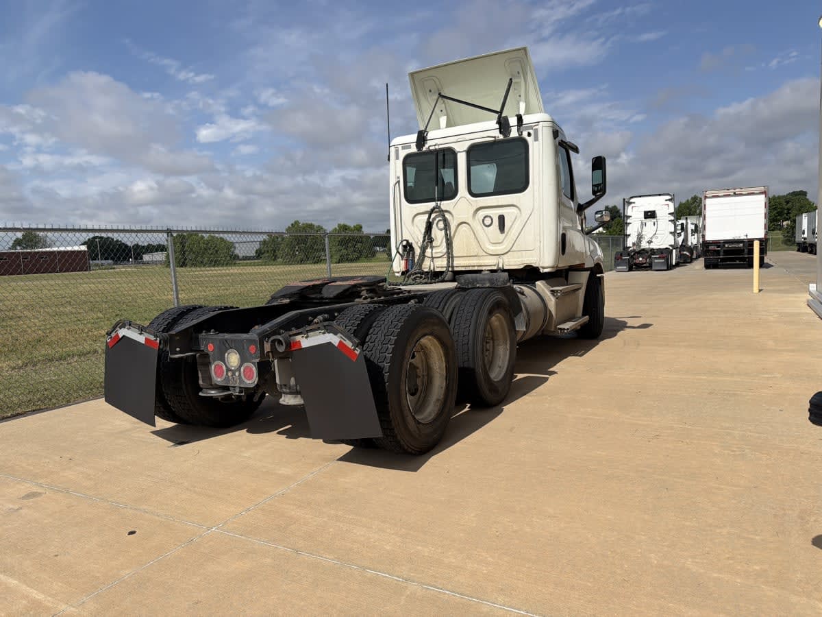 2019 Freightliner Cascadia in Oklahoma City, OK — photo 4