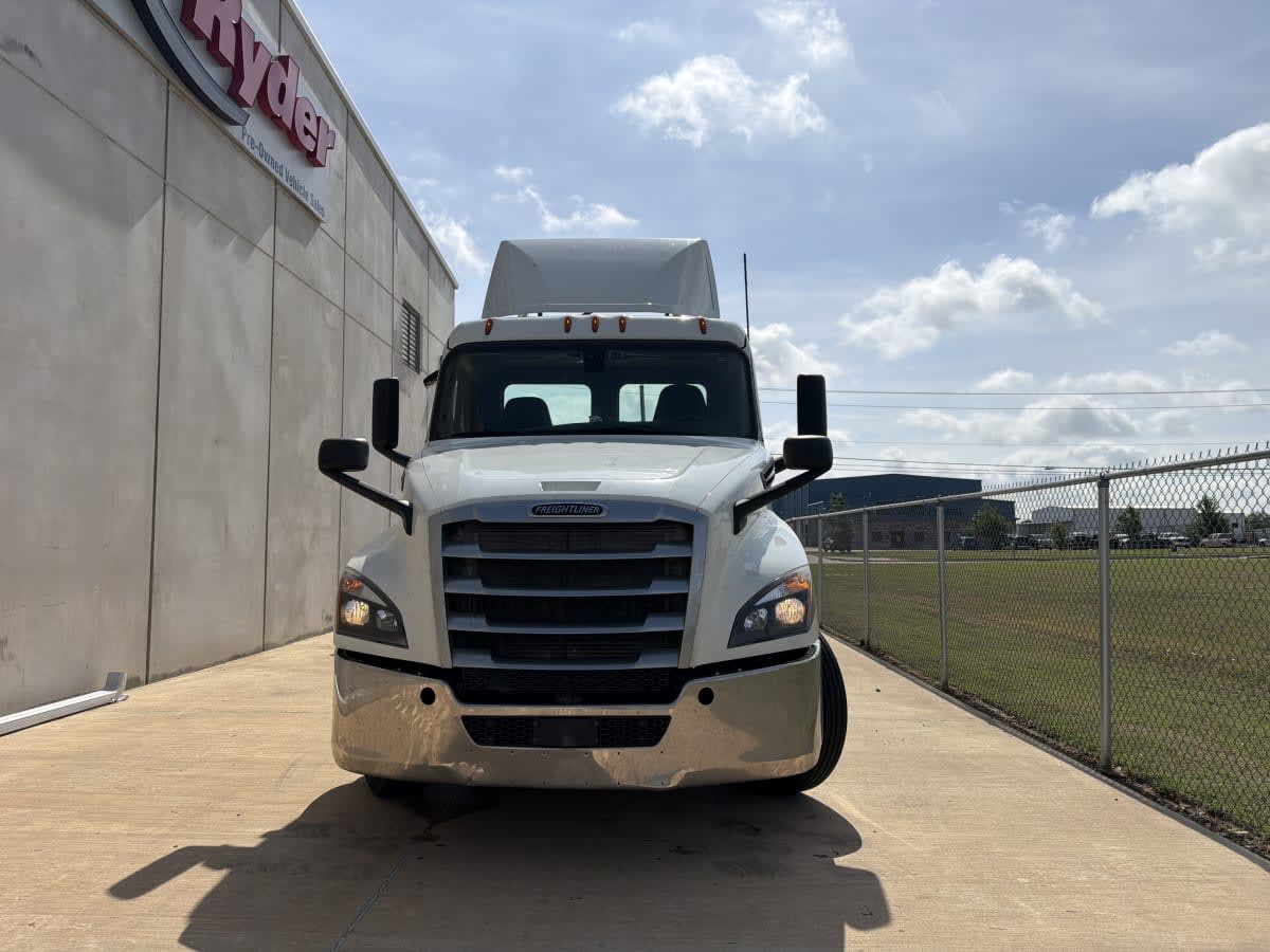 2019 Freightliner Cascadia in Oklahoma City, OK — photo 2