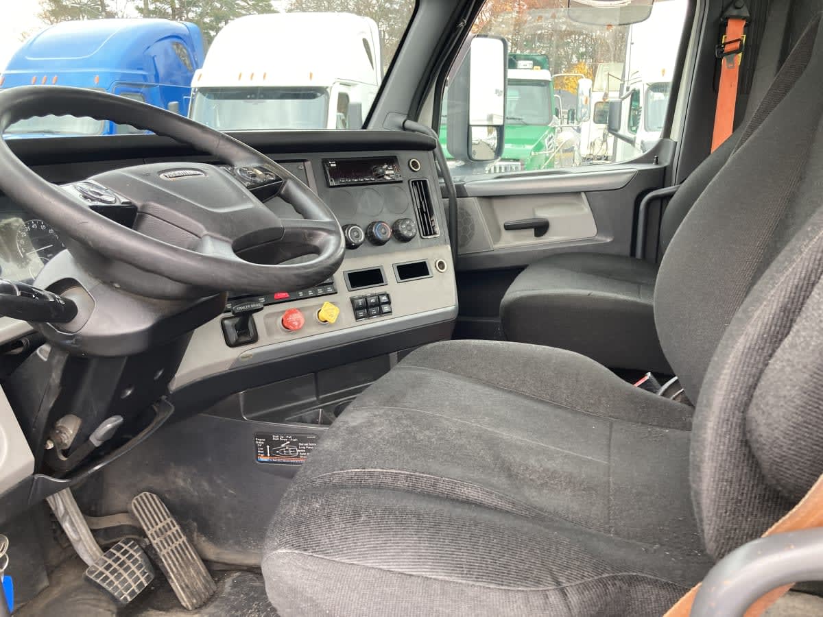 2019 Freightliner Cascadia in Springfield, MA — photo 10