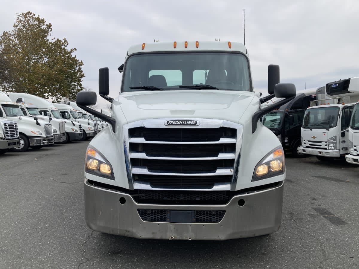 2019 Freightliner Cascadia in Springfield, MA — photo 2