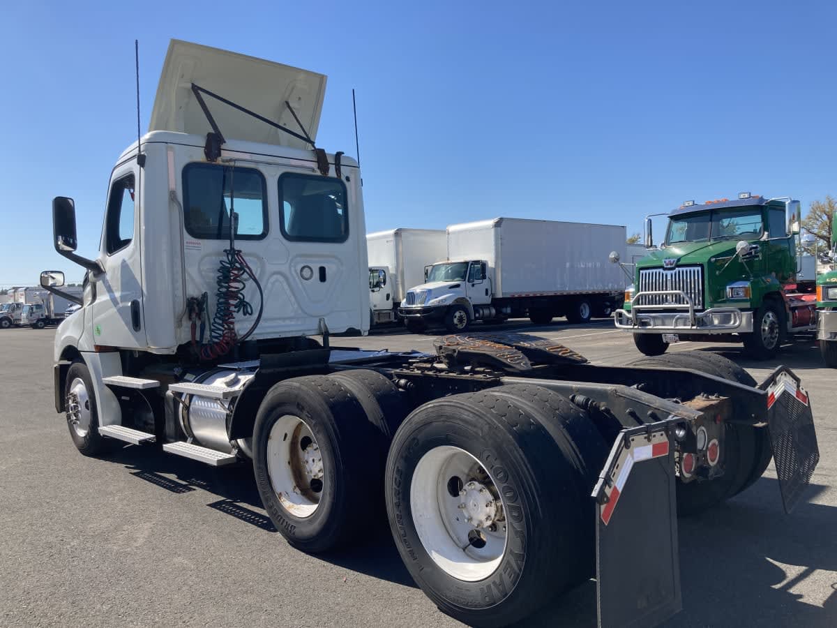 2019 Freightliner Cascadia in Springfield, MA — photo 6
