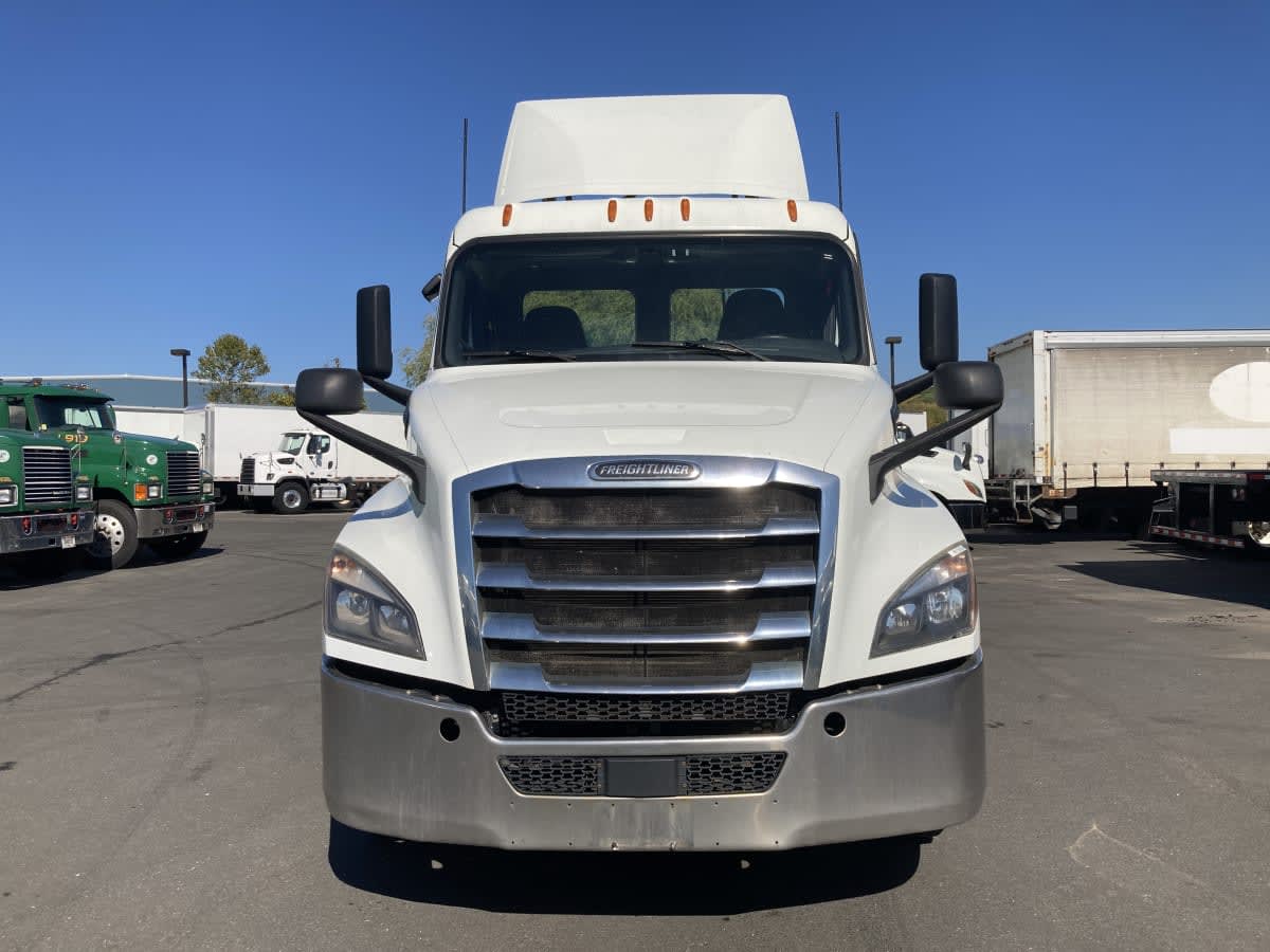 2019 Freightliner Cascadia in Springfield, MA — photo 2