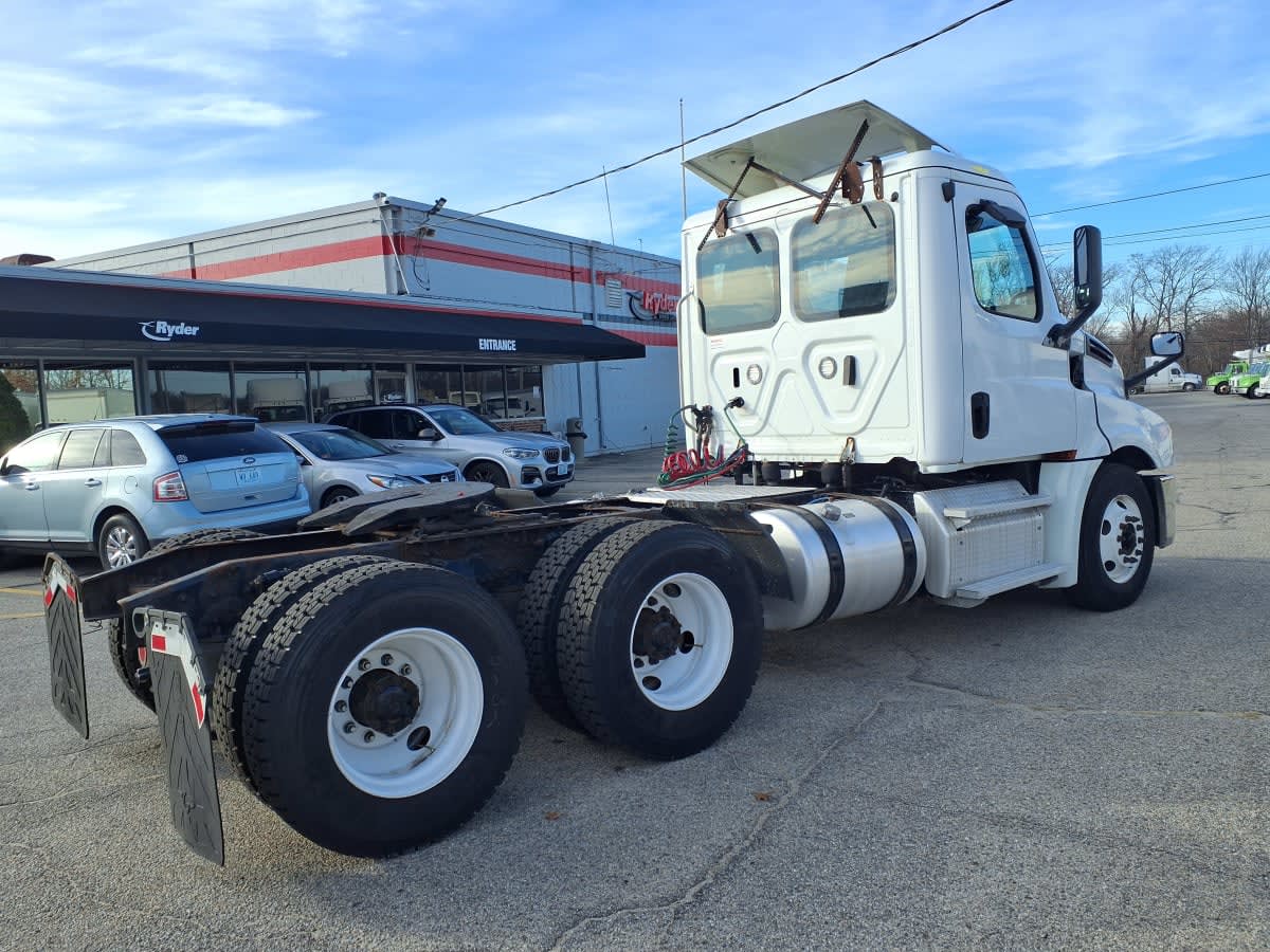 2019 Freightliner Cascadia in Warwick, RI — photo 4