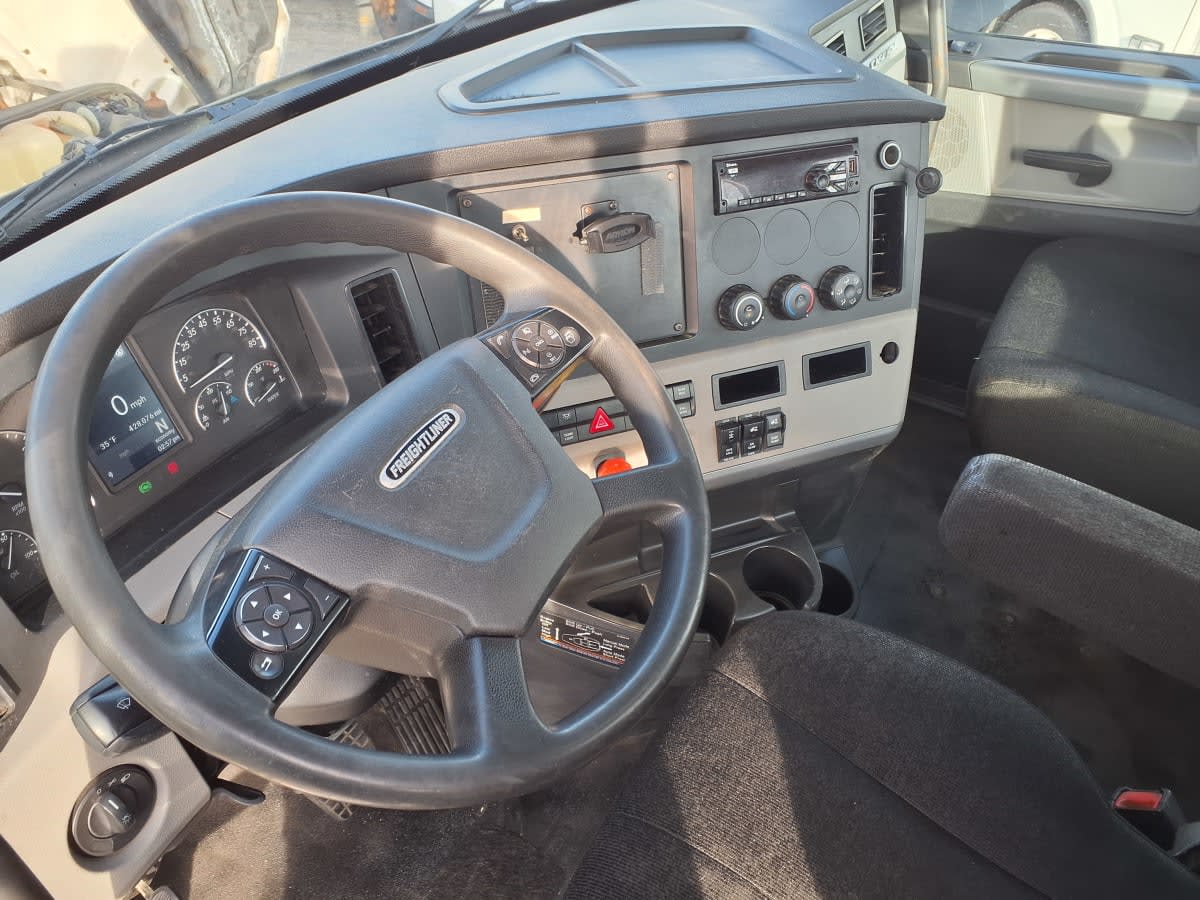 2019 Freightliner Cascadia in Warwick, RI — photo 7