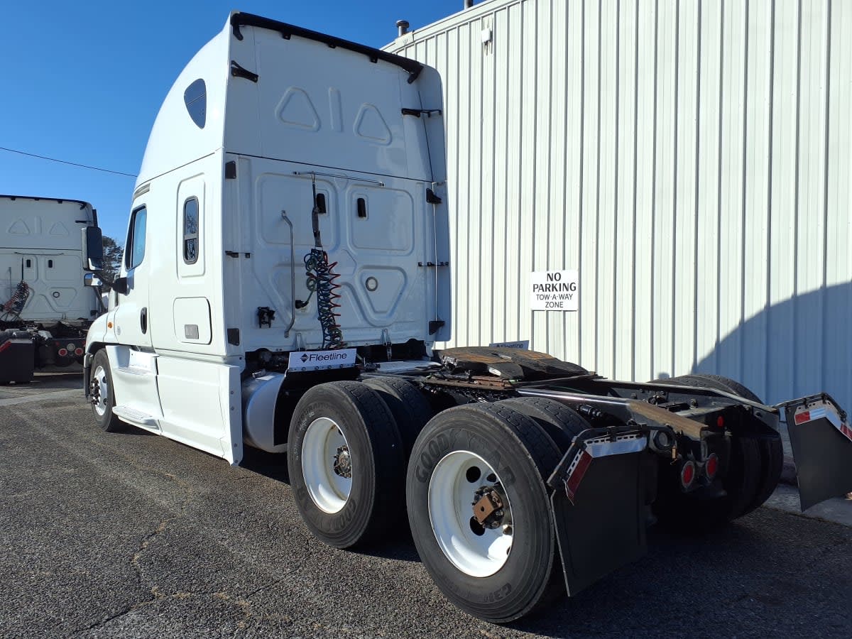 2019 Freightliner Cascadia in Knoxville, TN — photo 6