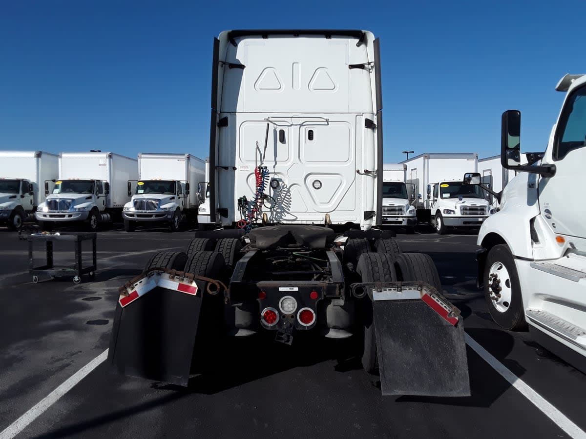 2019 Freightliner Cascadia in Altoona, IA — photo 5