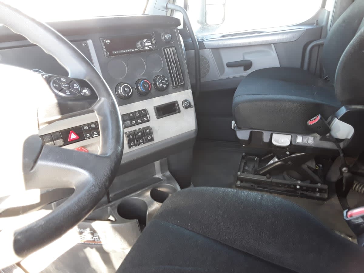 2019 Freightliner Cascadia in Altoona, IA — photo 7