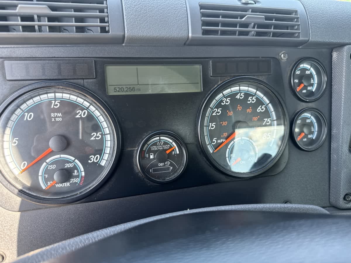 2019 Freightliner Cascadia in Birmingham, AL — photo 10
