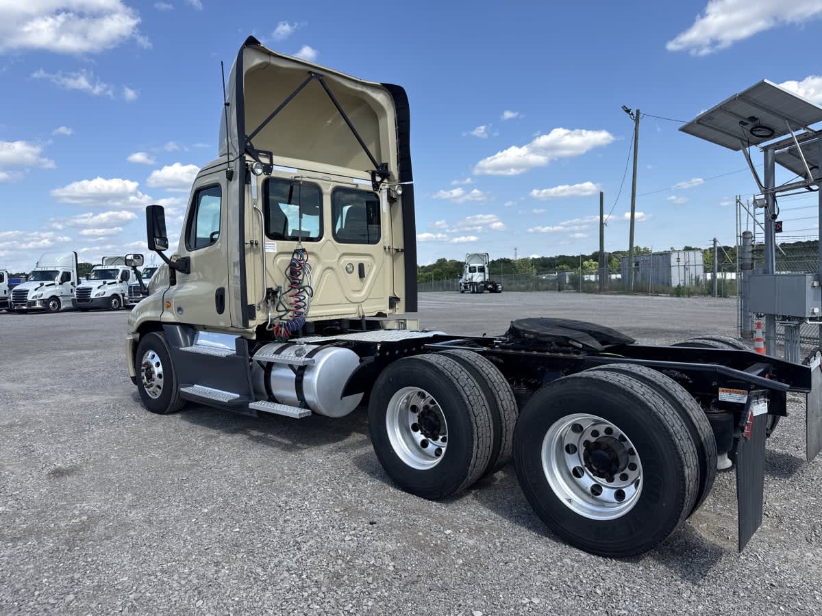 2019 Freightliner Cascadia in Birmingham, AL — photo 6