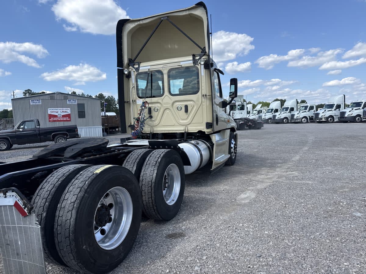 2019 Freightliner Cascadia in Birmingham, AL — photo 4