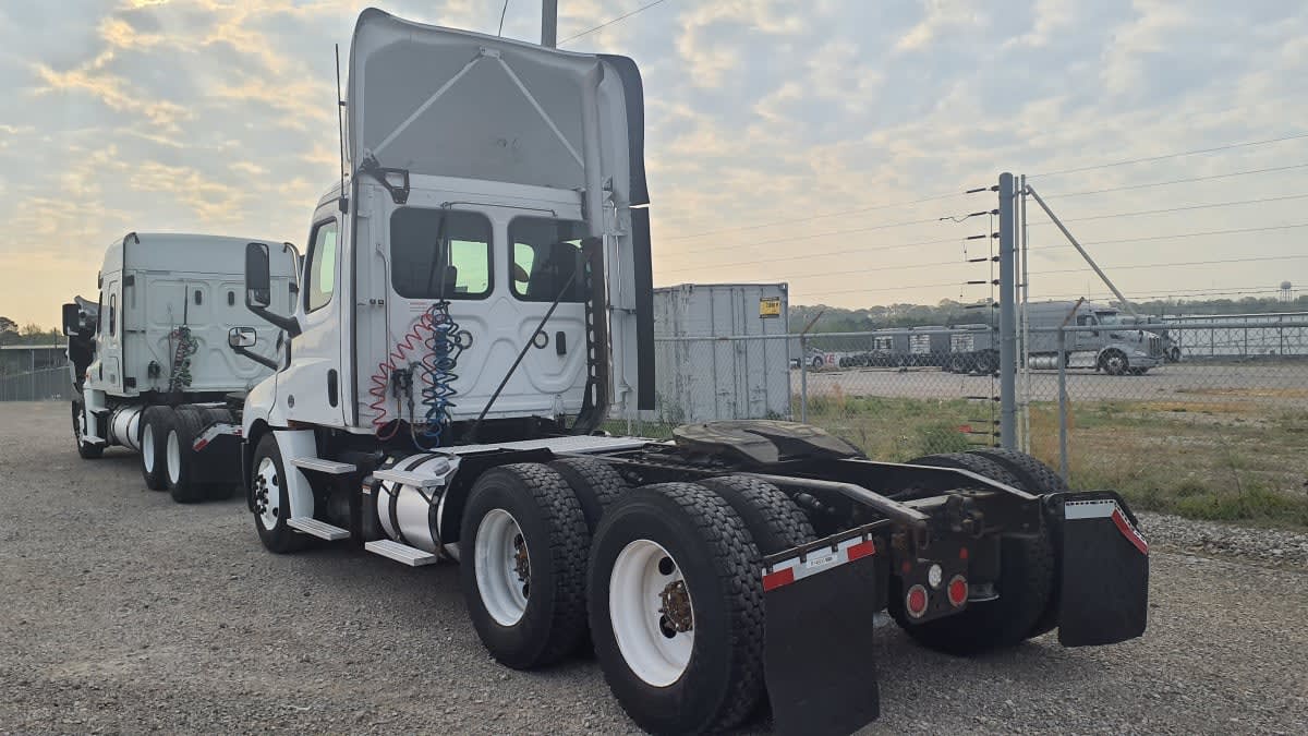 2019 Freightliner Cascadia in Birmingham, AL — photo 6