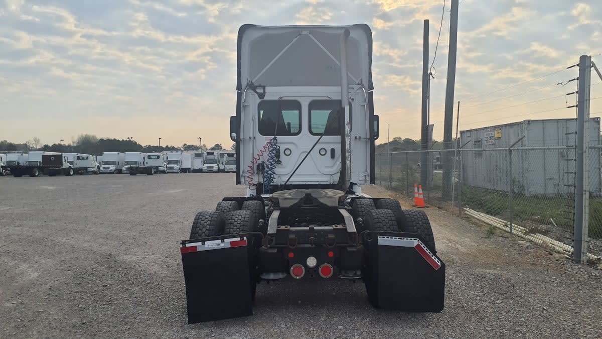 2019 Freightliner Cascadia in Birmingham, AL — photo 4