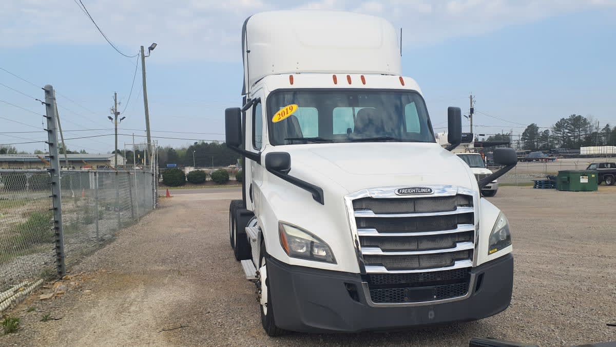 2019 Freightliner Cascadia in Birmingham, AL — photo 2