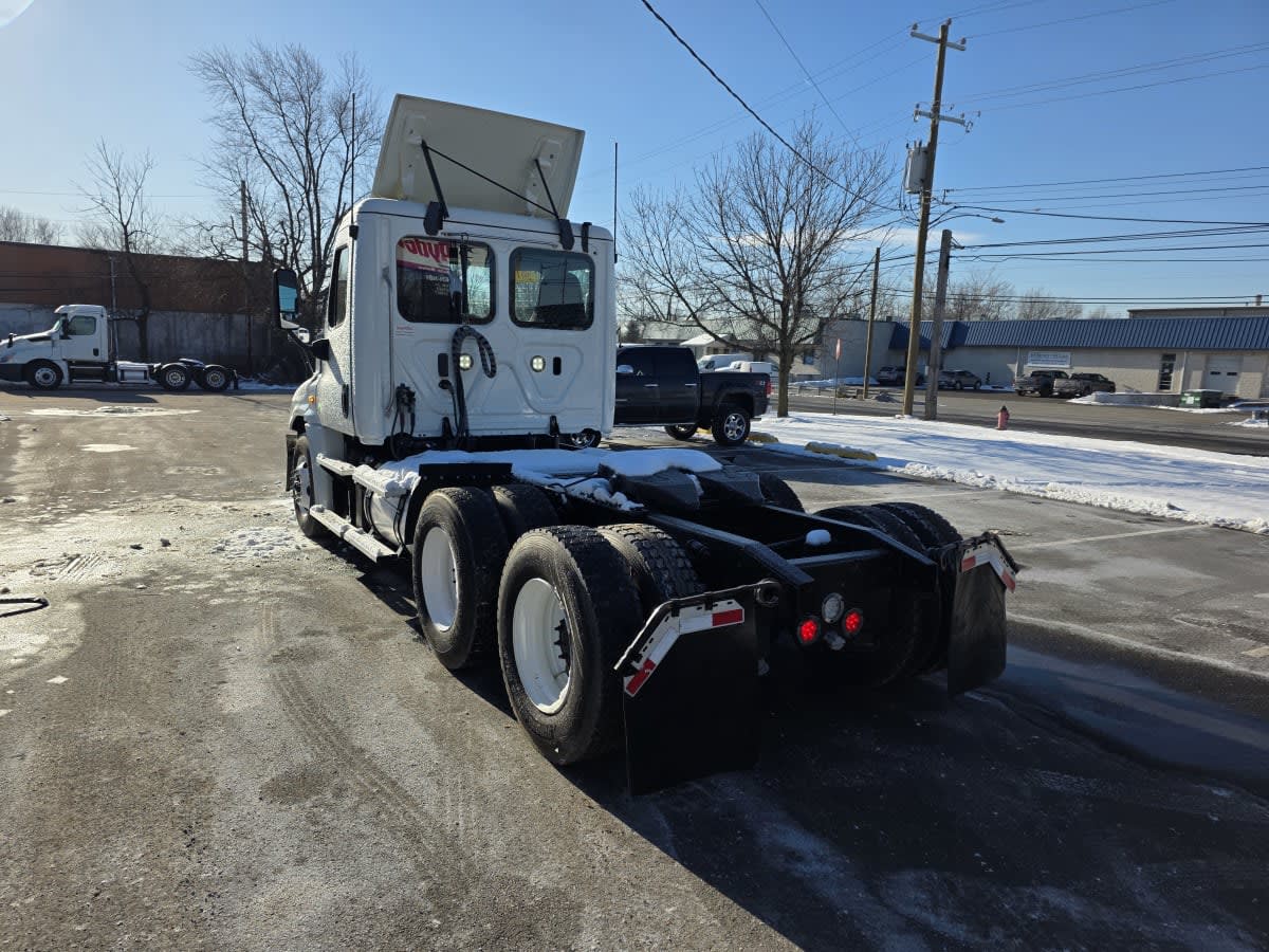 2018 Freightliner Cascadia in Bensalem, PA — photo 6