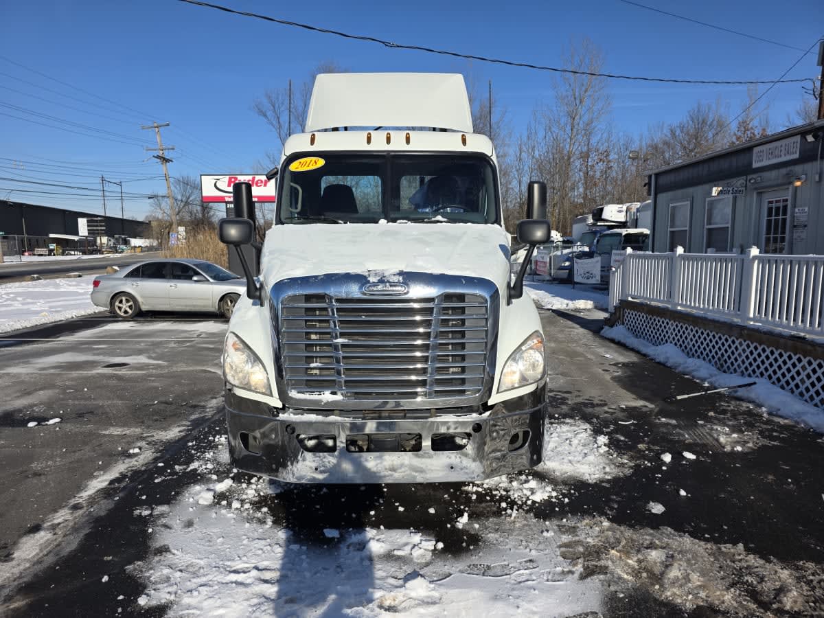 2018 Freightliner Cascadia in Bensalem, PA — photo 2
