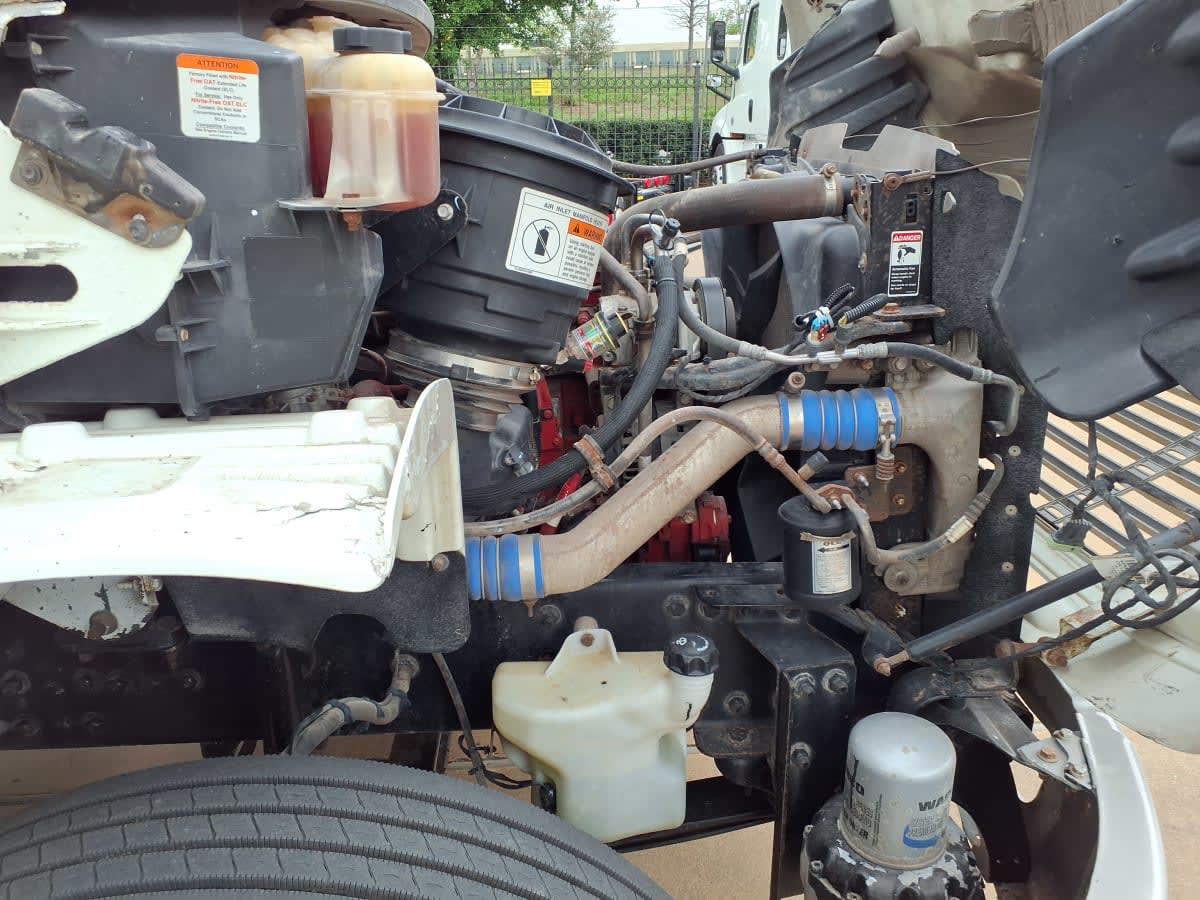 2019 Freightliner M2 106 in Houston, TX — photo 11