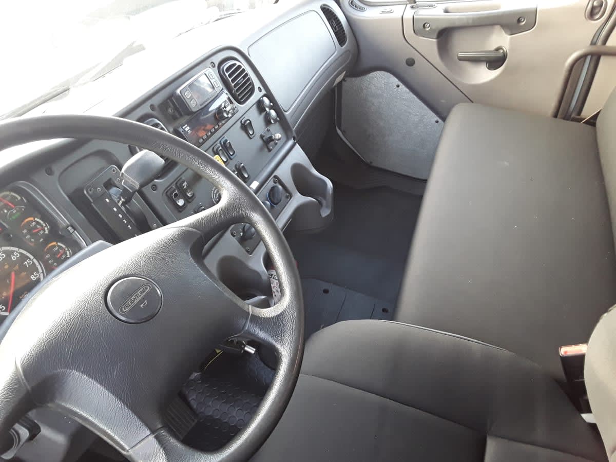 2019 Freightliner M2 106 in Montebello, CA — photo 7