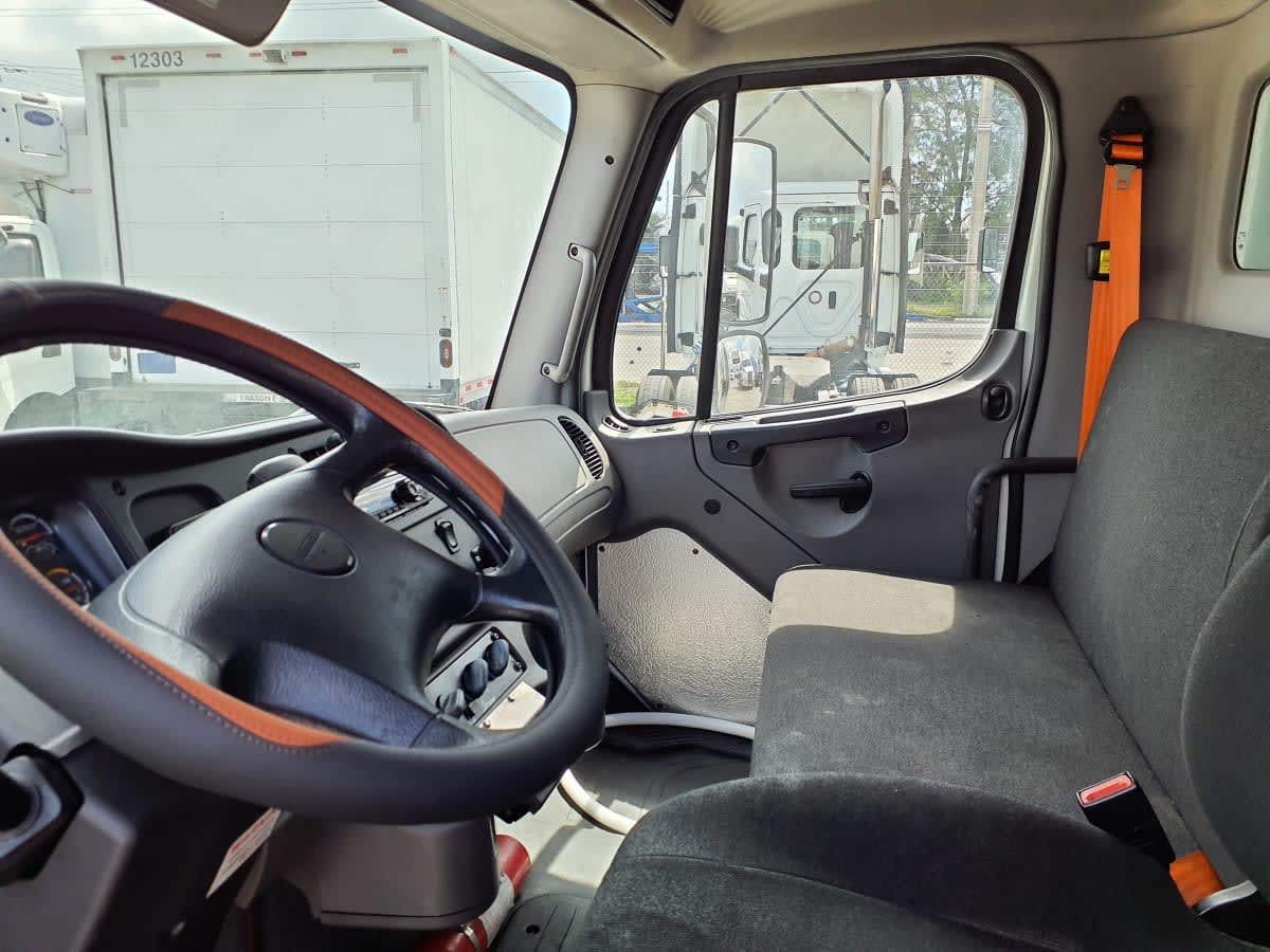 2019 Freightliner M2 106 in Miami, FL — photo 8