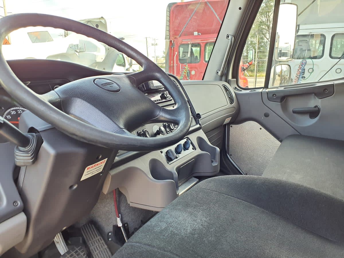 2019 Freightliner M2 106 in Miami, FL — photo 8