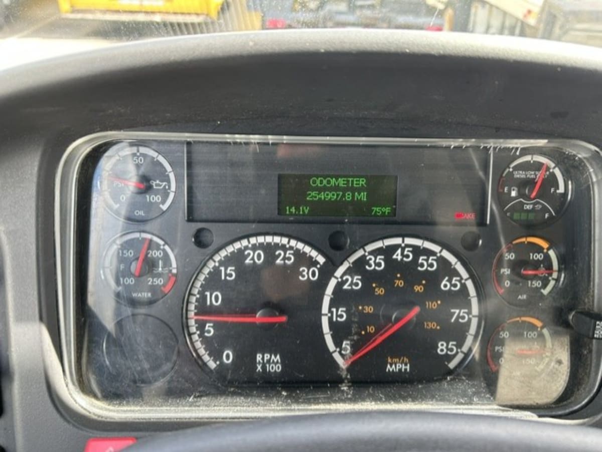 2019 Freightliner M2 106 in Farmingdale, NY — photo 10