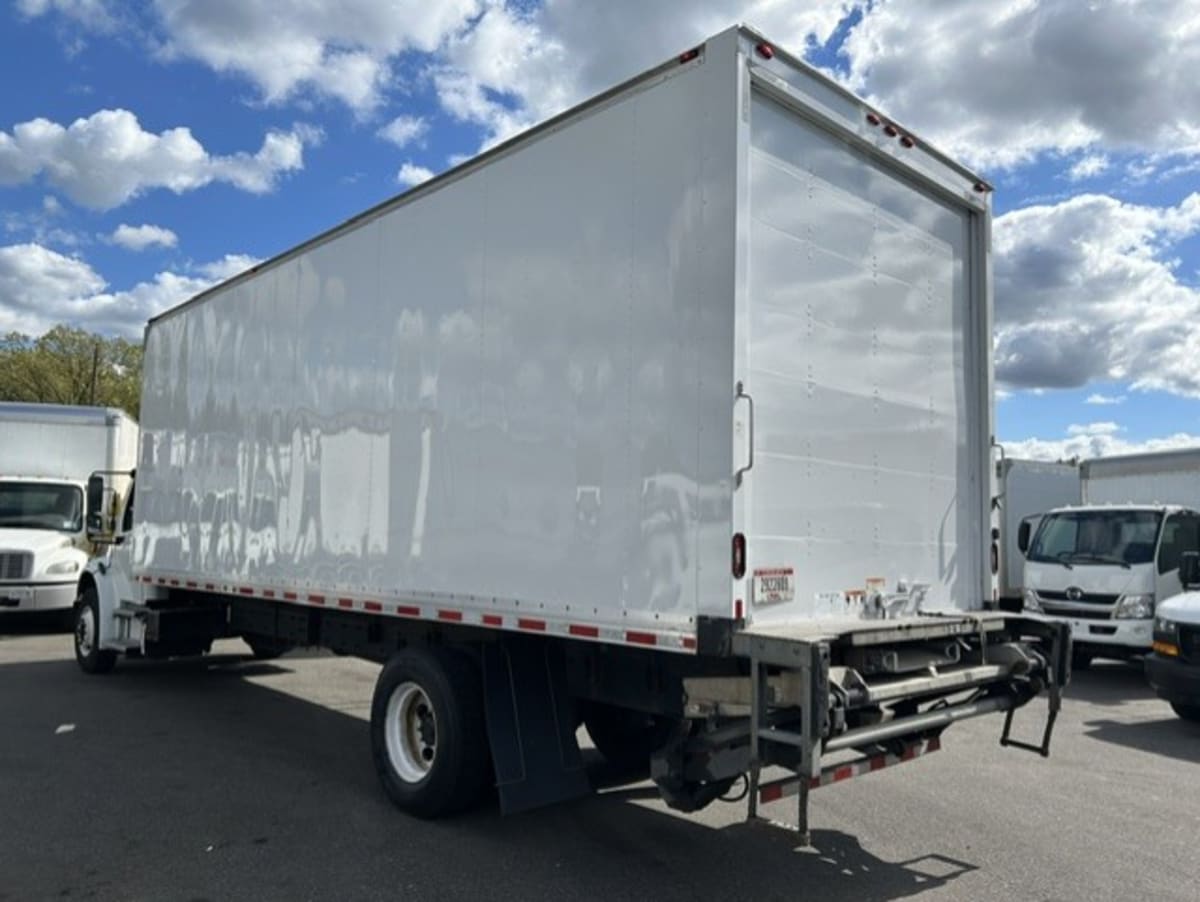 2019 Freightliner M2 106 in Farmingdale, NY — photo 6