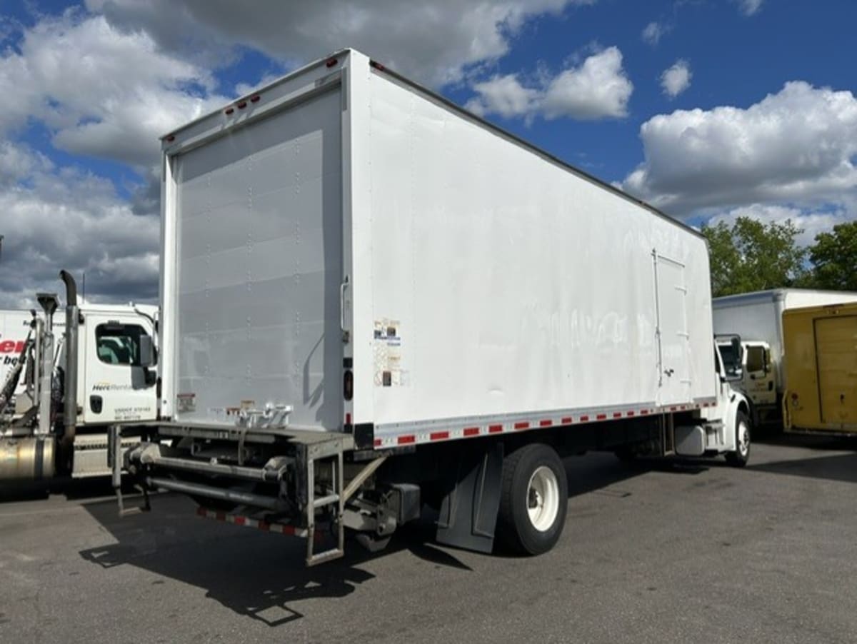 2019 Freightliner M2 106 in Farmingdale, NY — photo 4