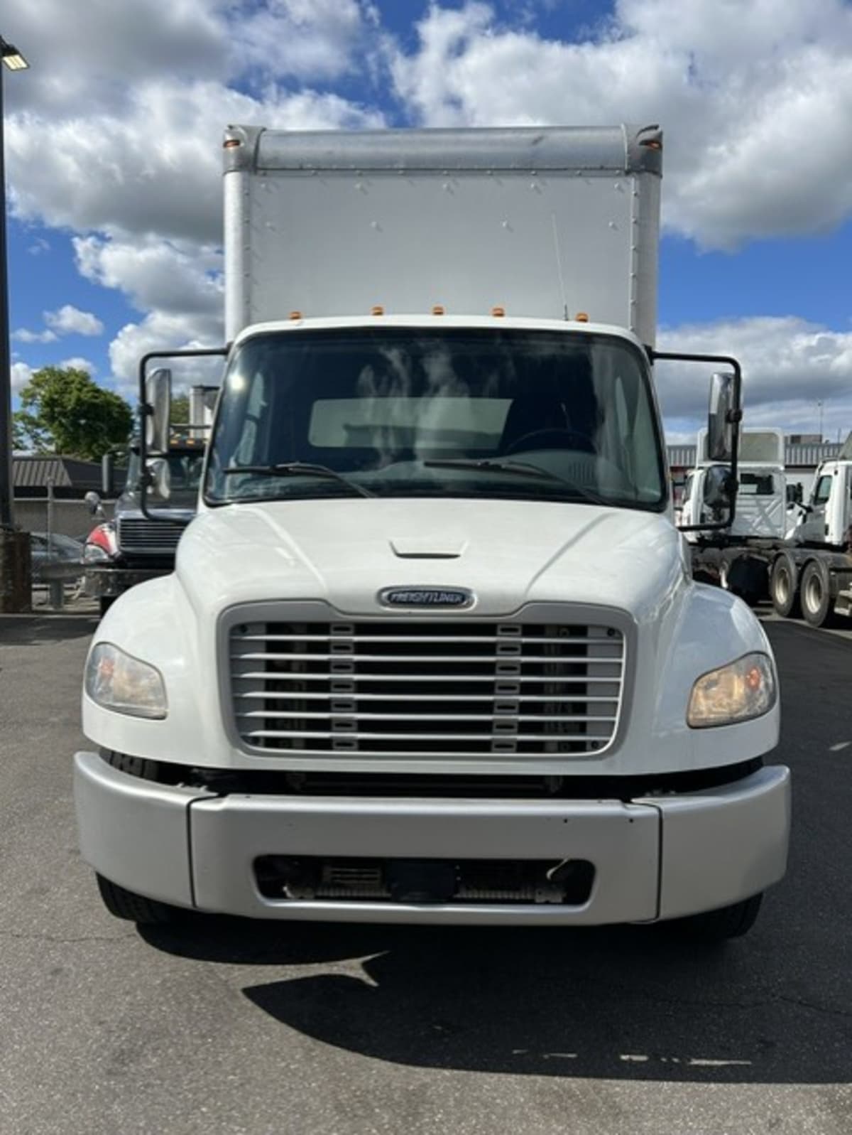 2019 Freightliner M2 106 in Farmingdale, NY — photo 2
