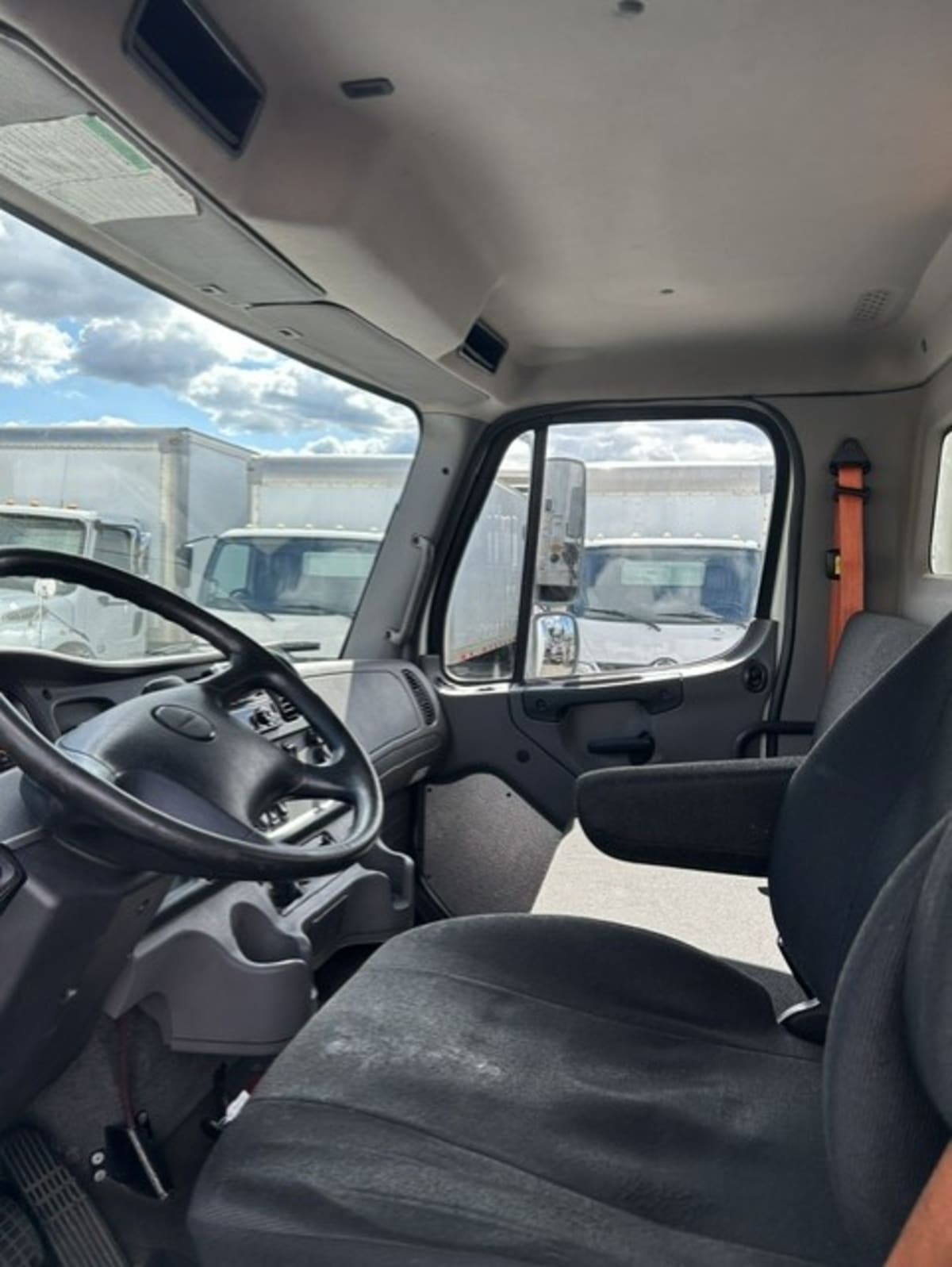 2019 Freightliner M2 106 in Farmingdale, NY — photo 7