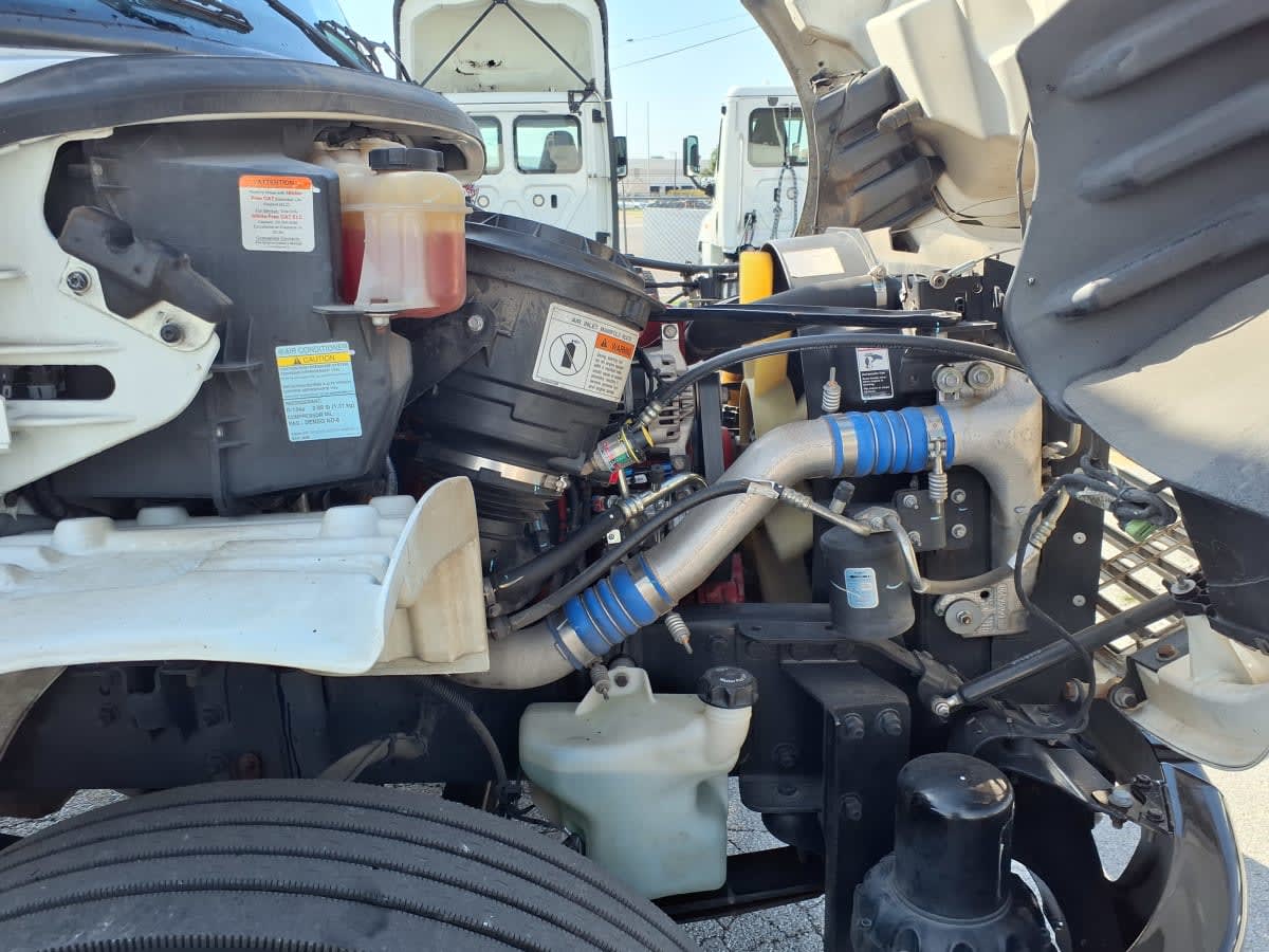 2019 Freightliner M2 106 in Fort Worth, TX — photo 10