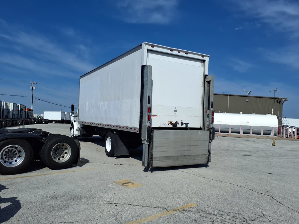 2019 Freightliner M2 106 in Fort Worth, TX — photo 6