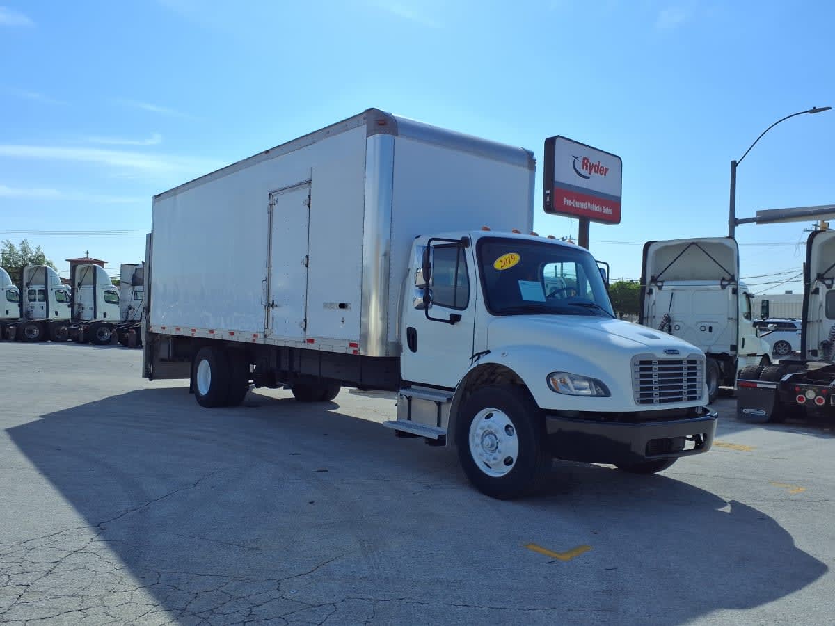 2019 Freightliner M2 106 in Fort Worth, TX — photo 3