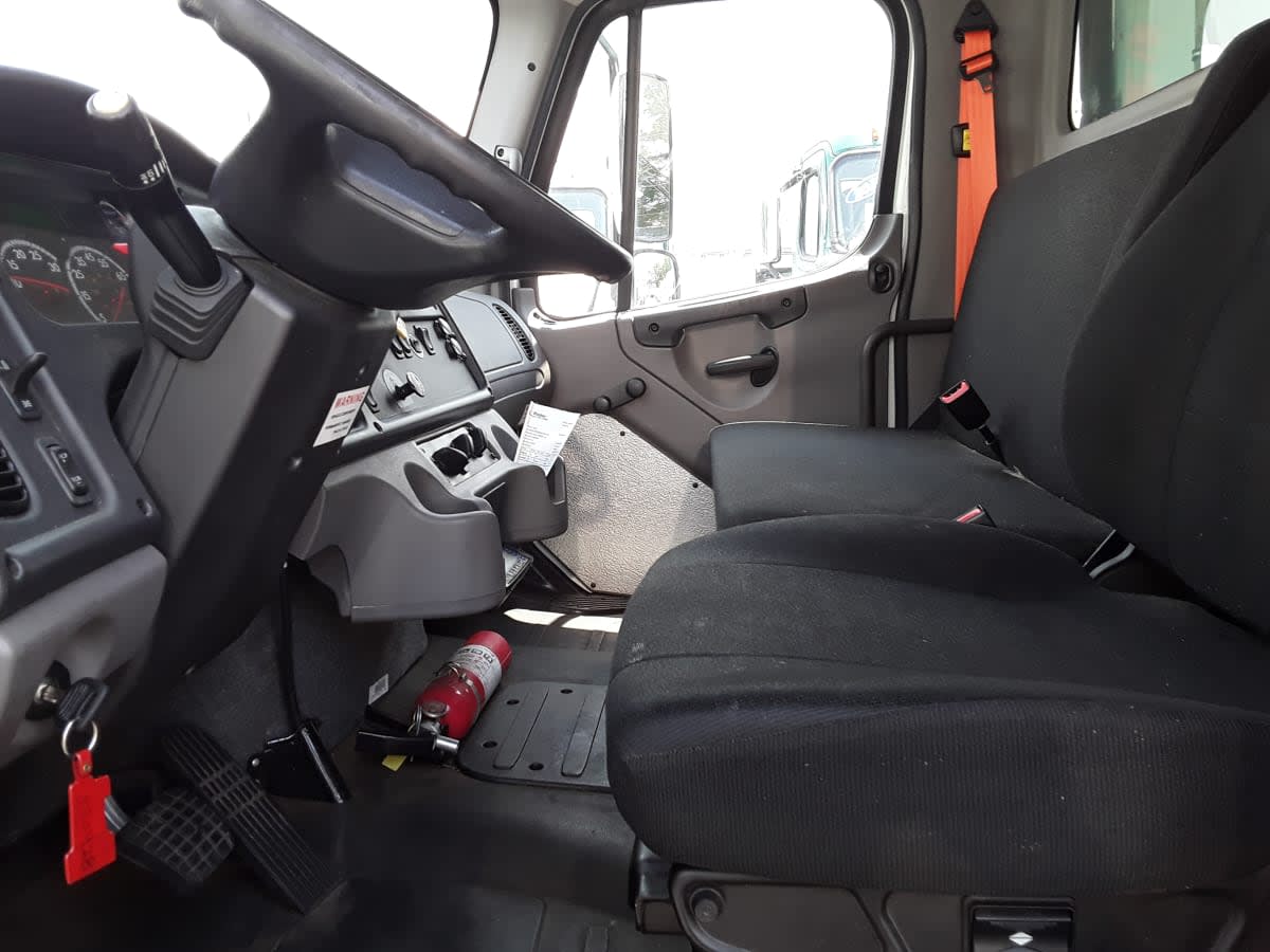 2019 Freightliner M2 106 in Doraville, GA — photo 8