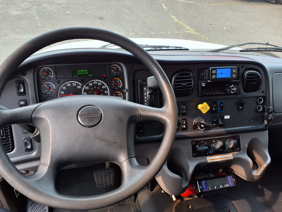 2019 Freightliner M2 106 in Newark, NJ — photo 10
