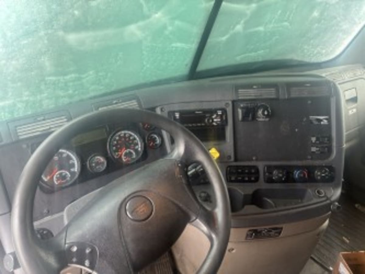 2019 Freightliner Cascadia in Syracuse, NY — photo 5