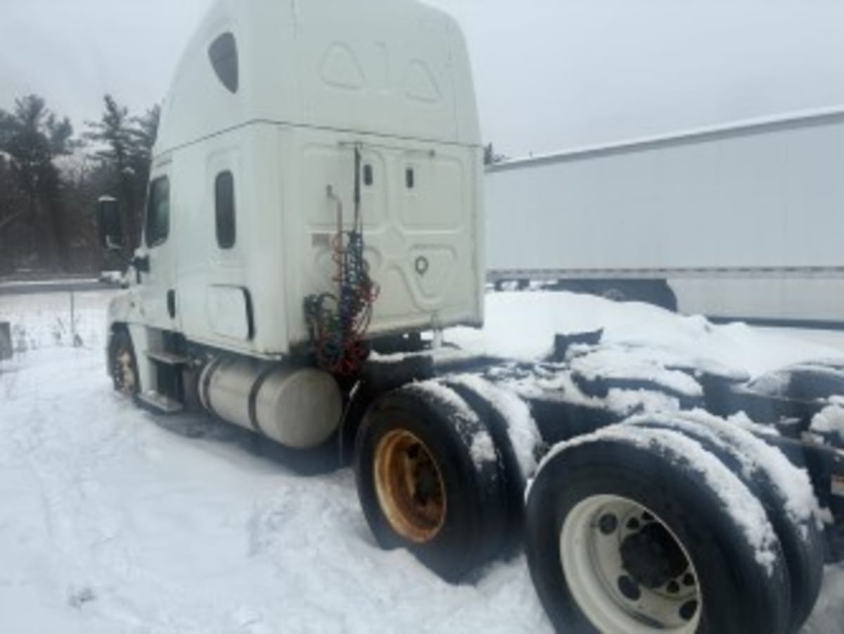 2019 Freightliner Cascadia in Syracuse, NY — photo 6
