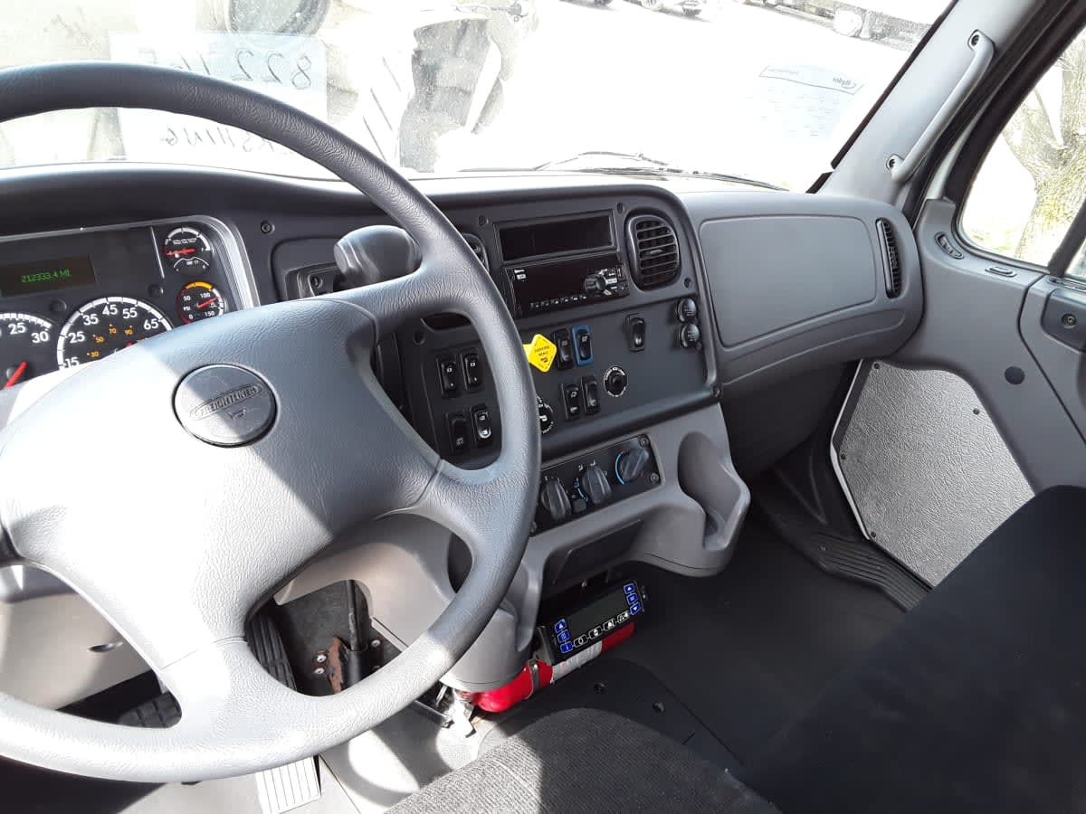 2019 Freightliner M2 106 in Bolingbrook, IL — photo 8