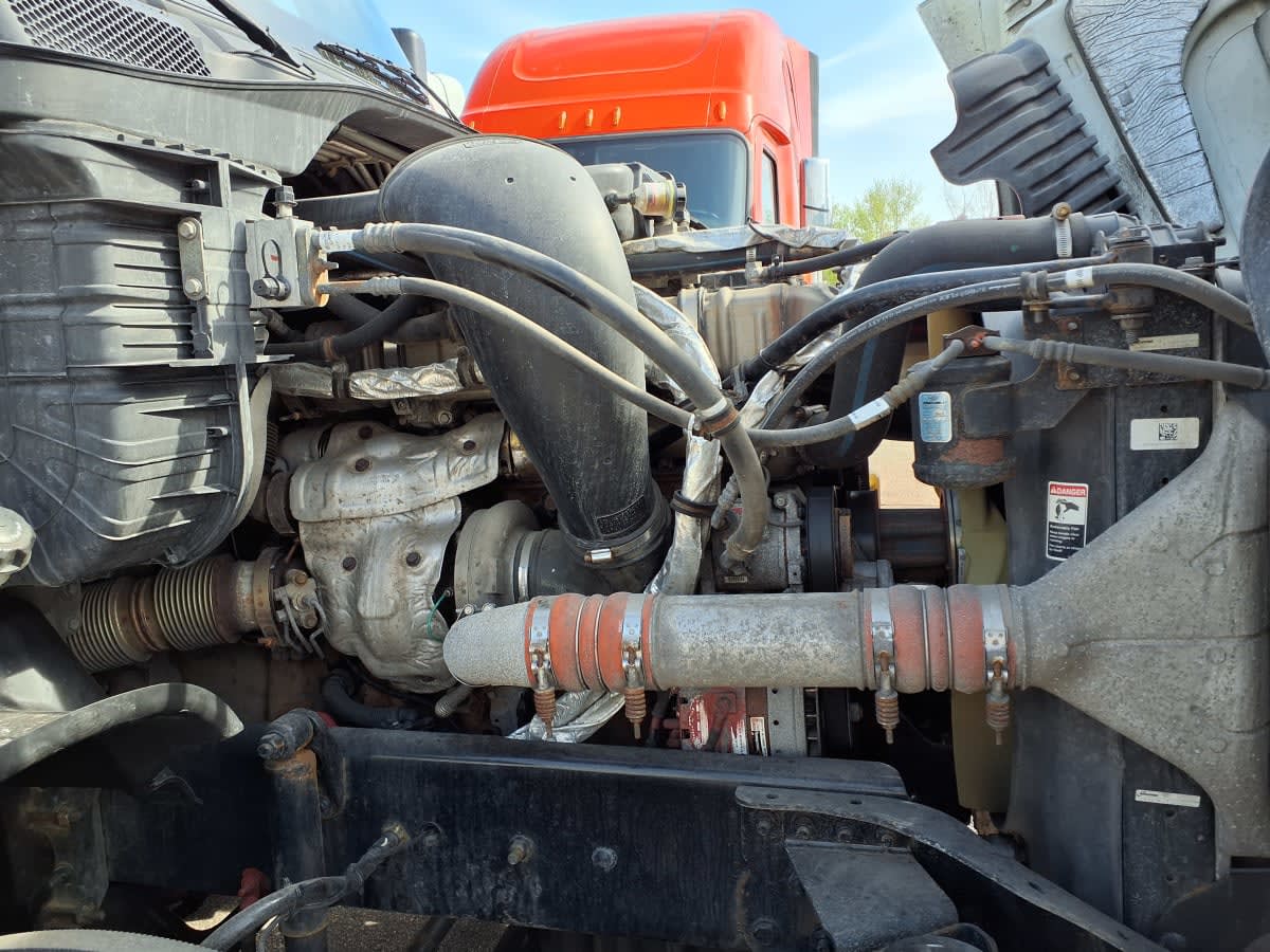 2019 Freightliner Cascadia in Minneapolis, MN — photo 13