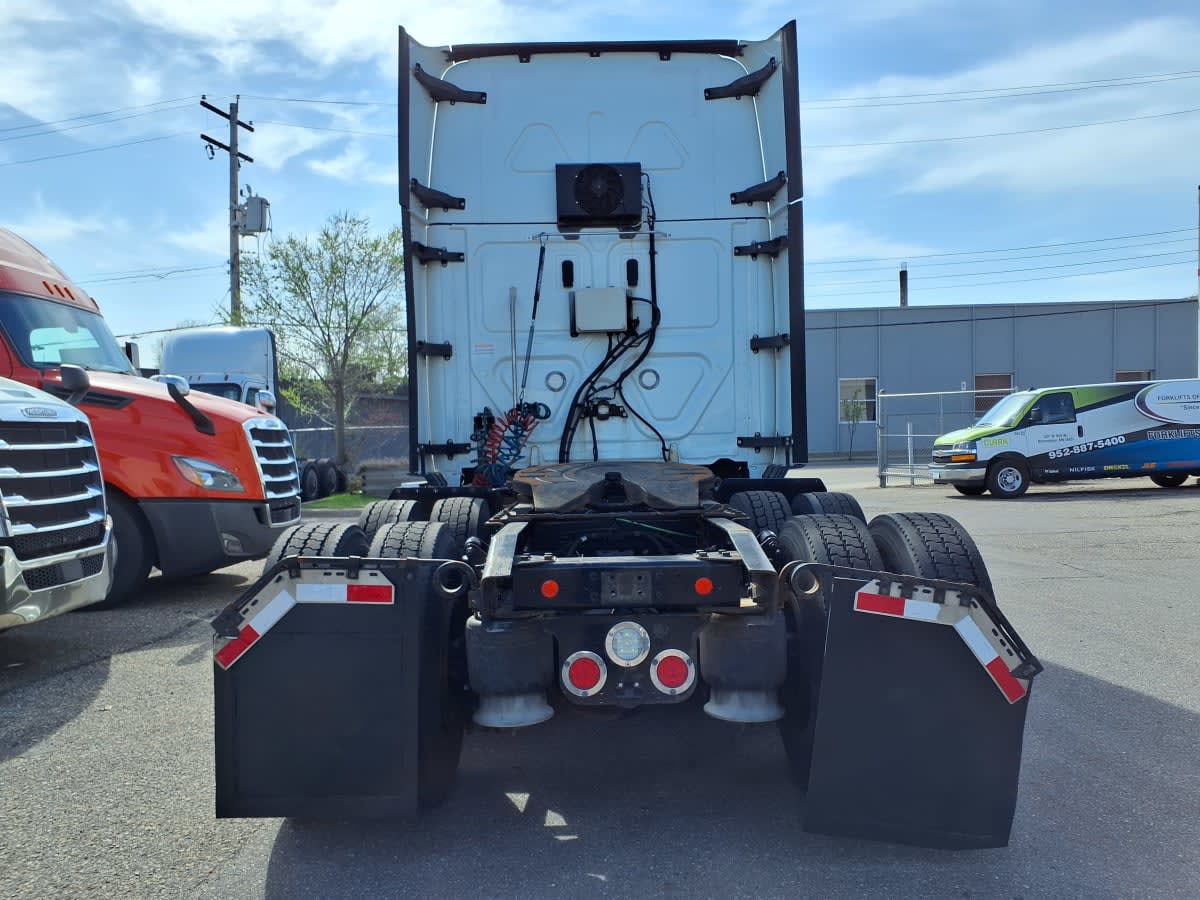 2019 Freightliner Cascadia in Minneapolis, MN — photo 5