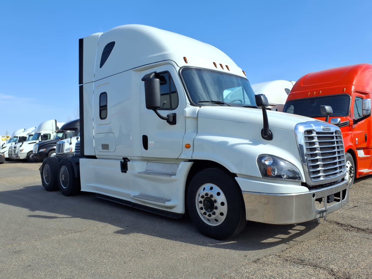 2019 Freightliner Cascadia in Minneapolis, MN — photo 3