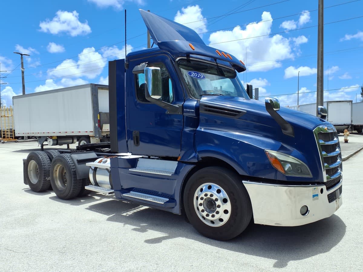 2019 Freightliner Cascadia in Davie, FL — photo 3