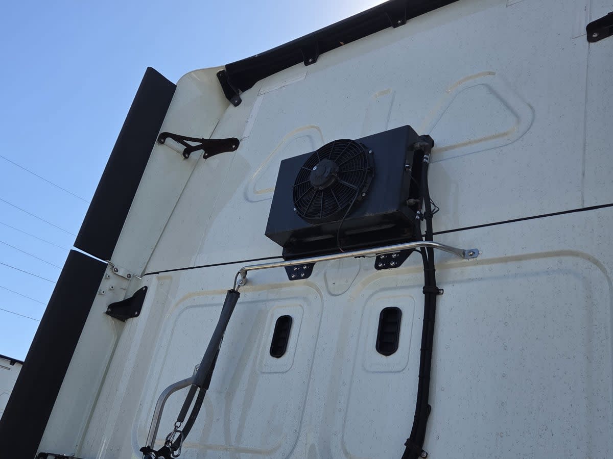 2019 Freightliner Cascadia in St. Rose, LA — photo 12