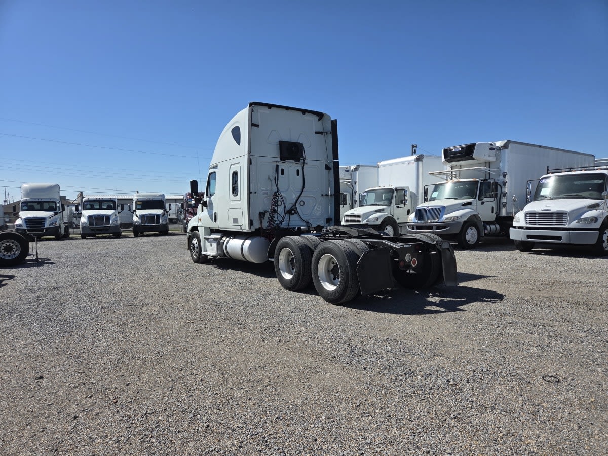 2019 Freightliner Cascadia in St. Rose, LA — photo 6
