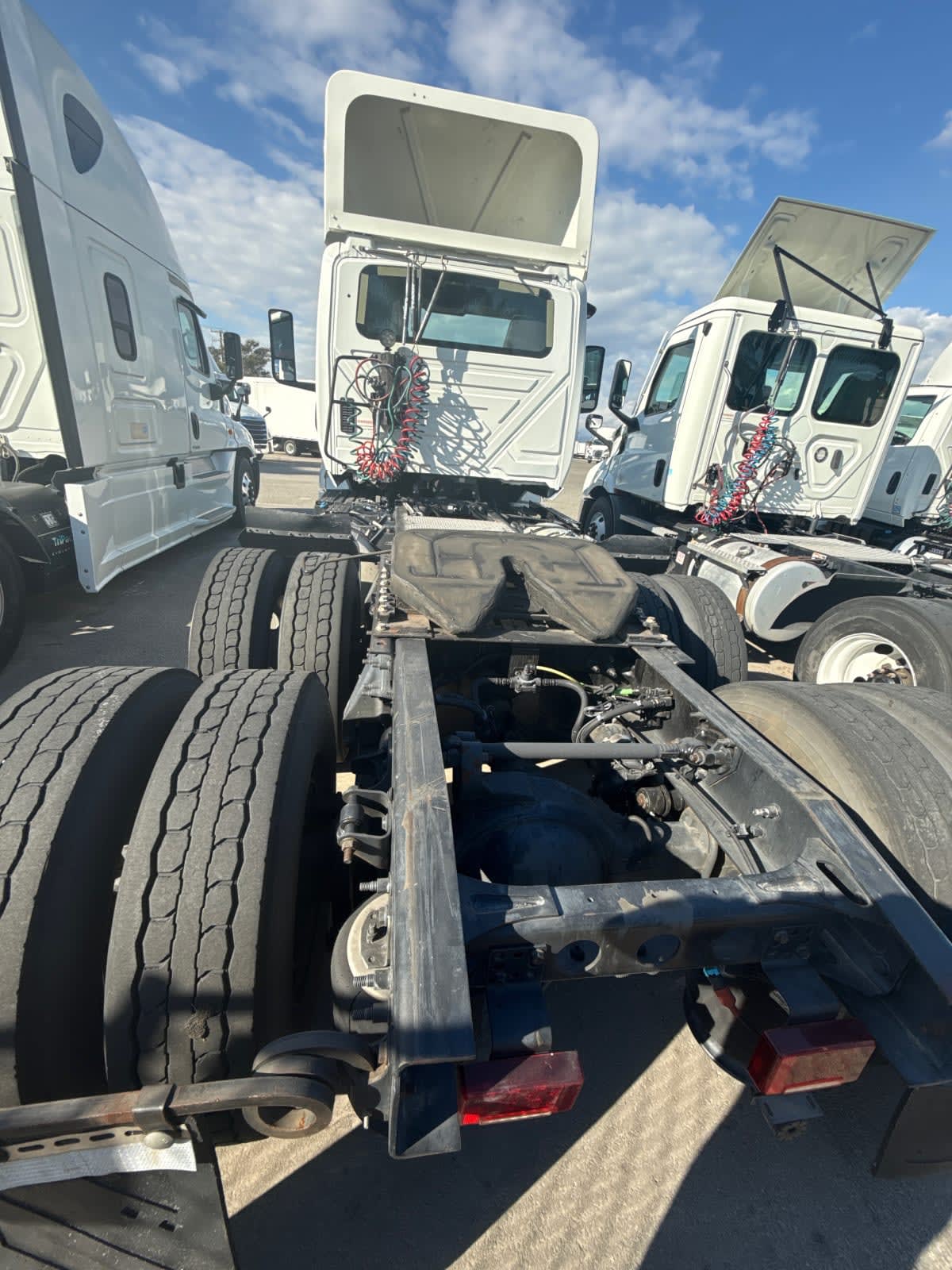 2019 International LT in Pomona, CA — photo 5