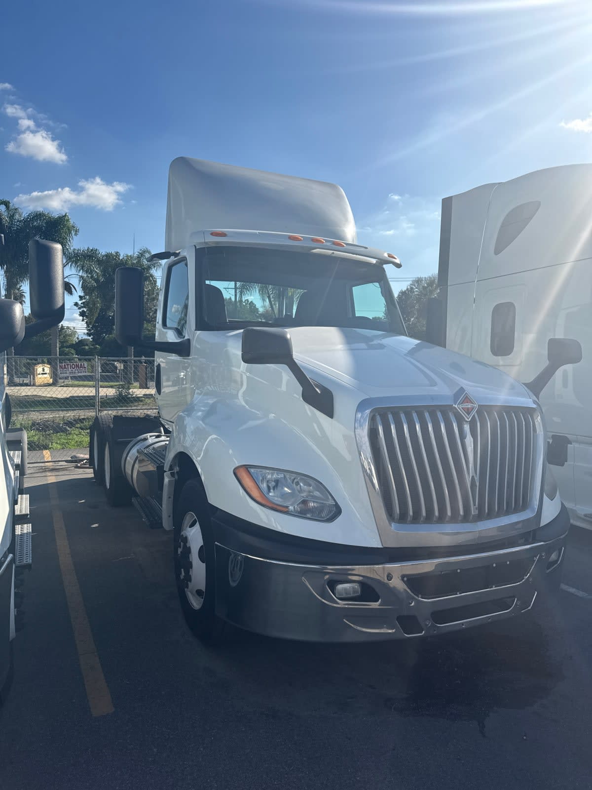 2019 International LT in Pomona, CA — photo 3