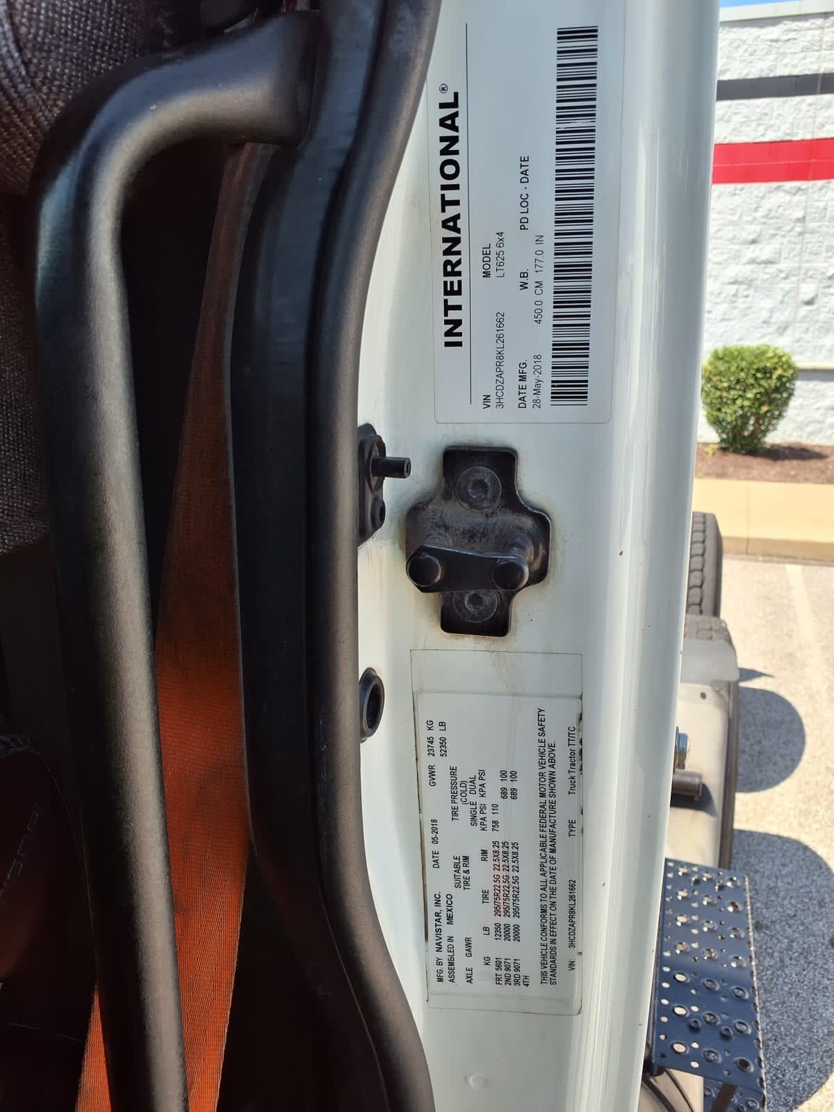 2019 International LT in Cleveland, OH — photo 9