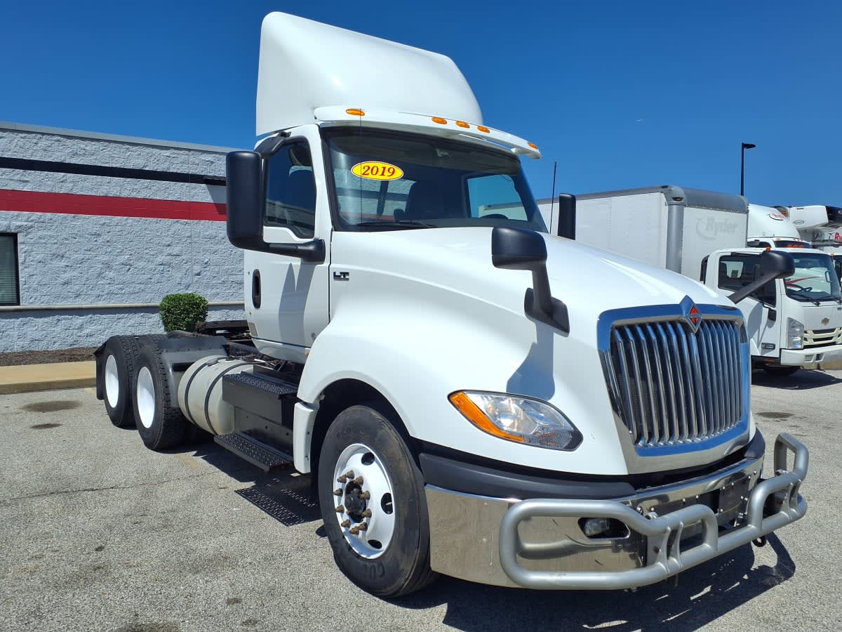 2019 International LT in Cleveland, OH — photo 3