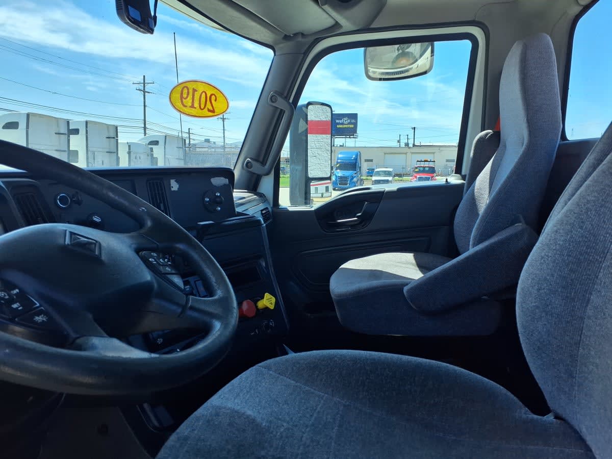 2019 International LT in Cleveland, OH — photo 7