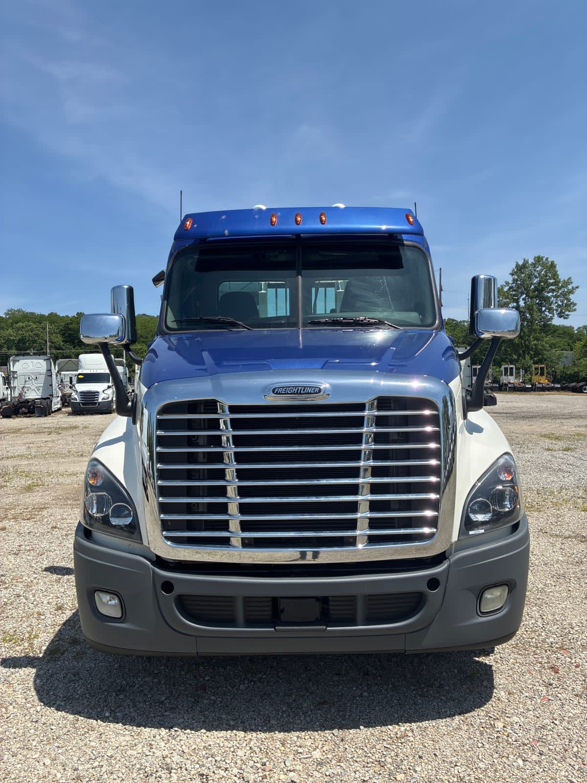 2019 Freightliner Cascadia in West Chester, OH — photo 2