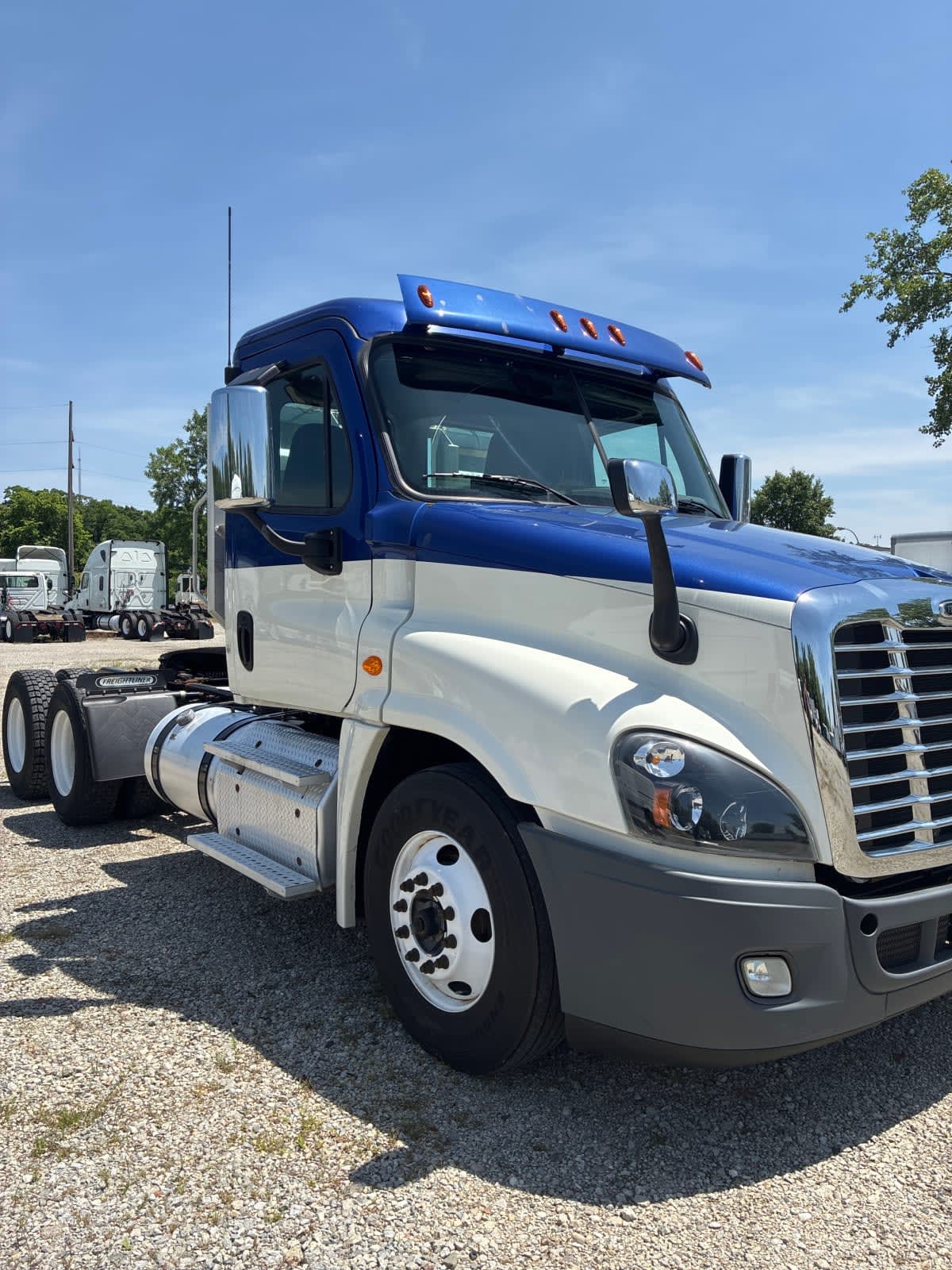 2019 Freightliner Cascadia in West Chester, OH — photo 3