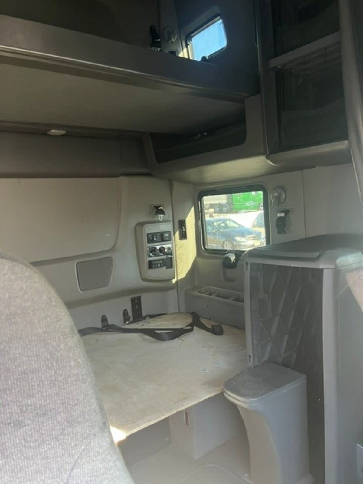 2019 International LT in Newark, NJ — photo 11